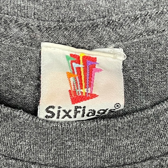 Vintage six flags bugs bunny “the more hate the better” t-shirt. - Picture 3 of 3